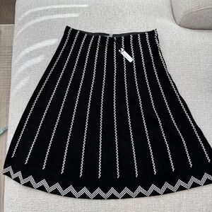 MILANO women’s Black & White Pull On Knit A Line Skirt Size Large NWT
